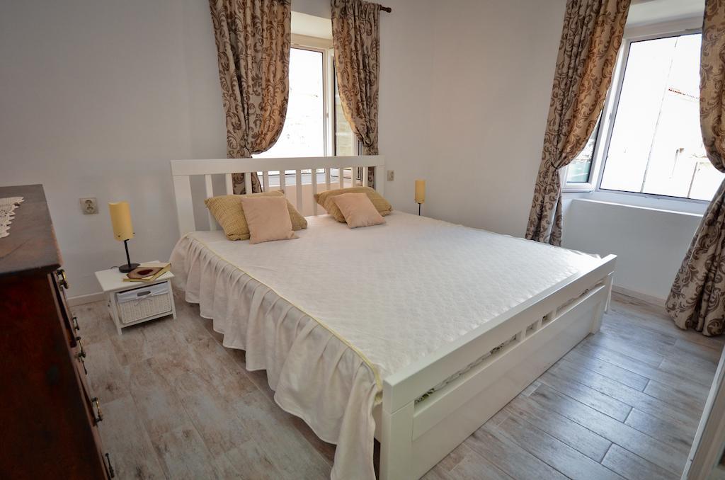 Bell Tower Apartment Μπούντβα Δωμάτιο φωτογραφία