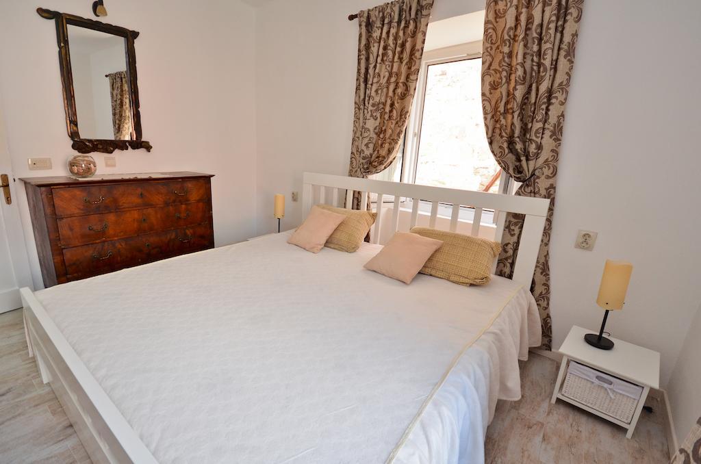 Bell Tower Apartment Μπούντβα Δωμάτιο φωτογραφία